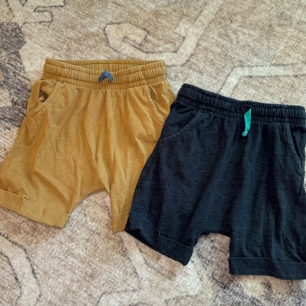 Cat & jack bundle of shorts in gold and dark grey